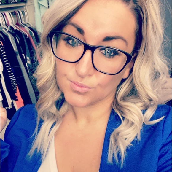 Meet your Posher, Ellie - Picture 1 of 1